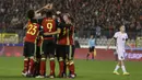 Para pemain Belgia merayakan gol yang dicetak Dries Mertens ke gawang Estonia. (EPA/Olivier Hoslet)