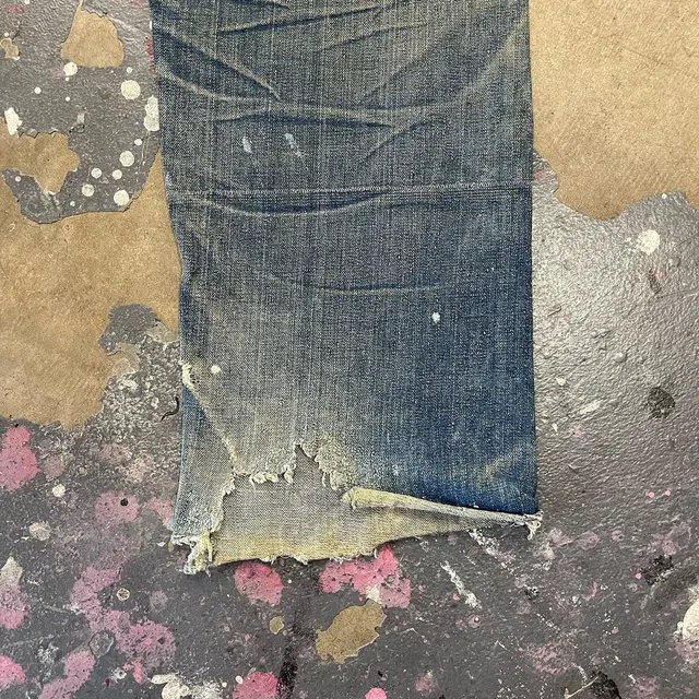Ditemukan di Sebuah Tambang, Celana Jeans Tahun 1880-an Ini Dilelang Rp 1,3 M