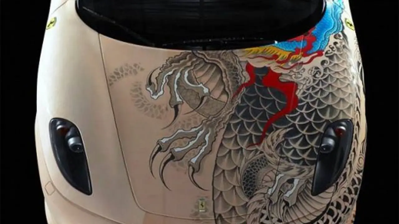Cantiknya Ferrari Kala Bodi Mulusnya Dirajah Tato