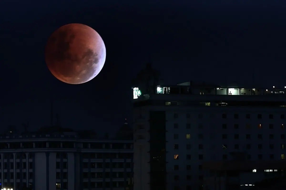 [Bintang] Gerhana Bulan