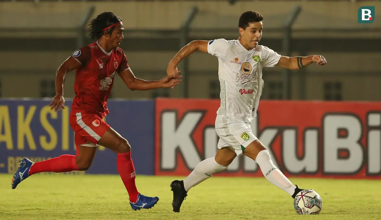 Tidak ada tambahan gol yang tercipta sepanjang babak kedua berlangsung. Skor 3-1 masih bertahan sampai wasit Aprisman Aranda meniup peluit panjang dan PSM berhak mengemas tiga poin dari kemenangan ini. (Bola.com/Ikhwan Yanuar)