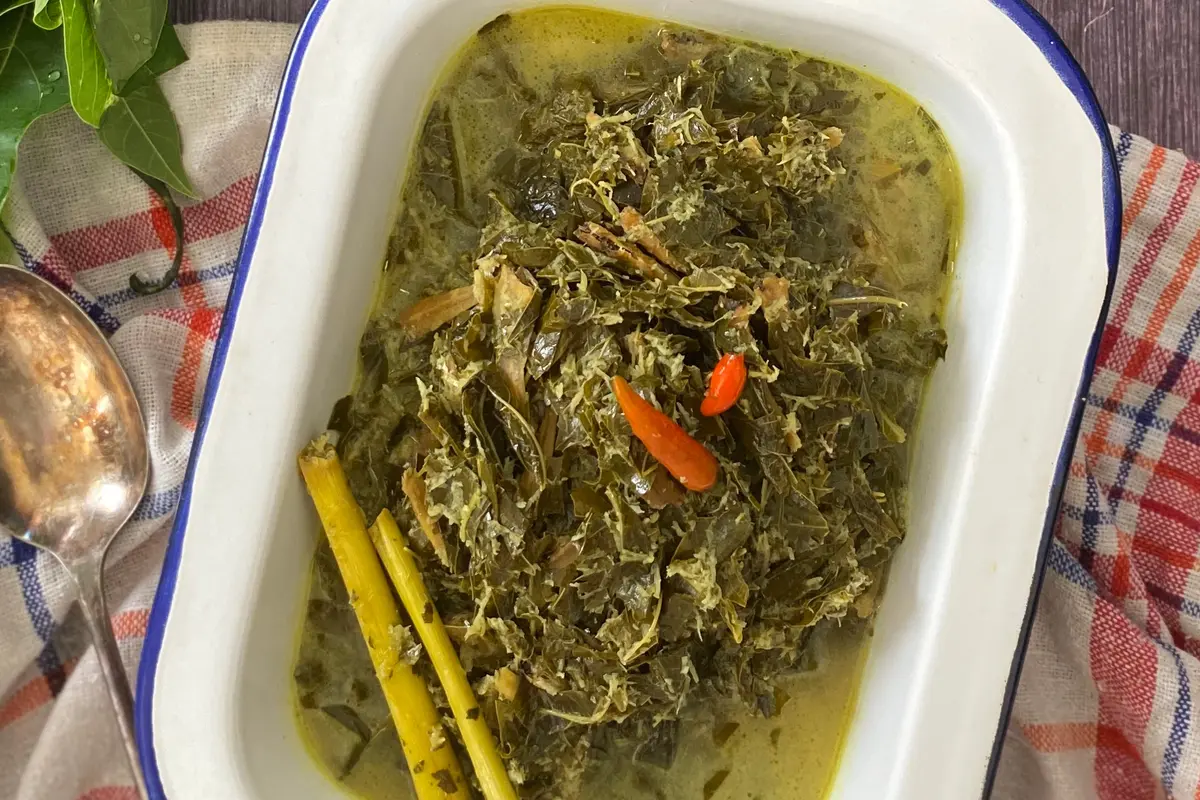 Gulai daun singkong
