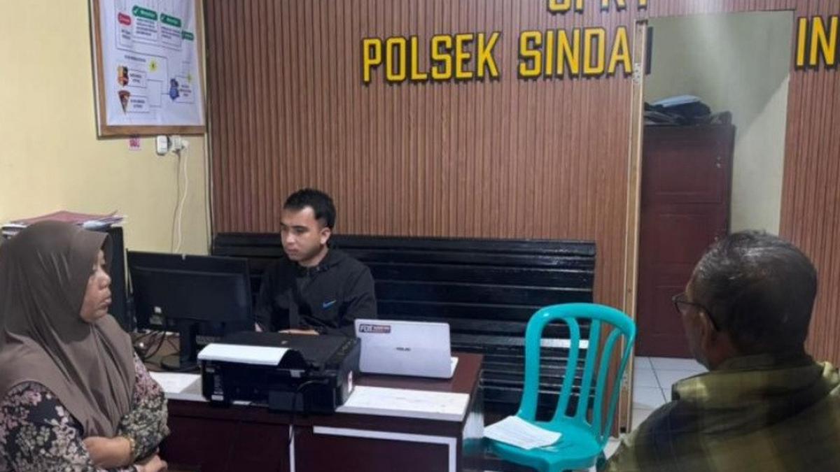 Guru jadi korban jambret saat mobil mogok, pelaku pura-pura tanya alamat lalu sambar tas berisi emas. Kok bisa? Baca: