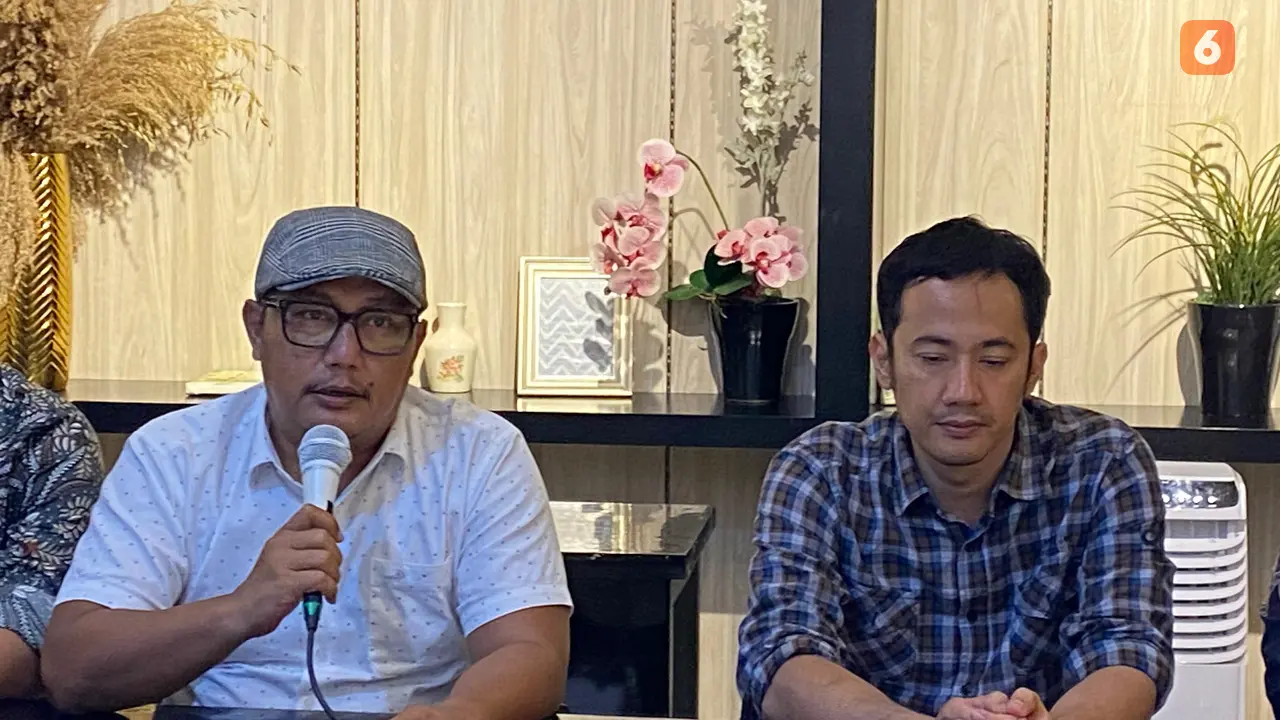 Kuasa hukum keluarga korban kasus bullying yang dialami anak SD di Kota Sukabumi (Liputan6.com/Fira Syahrin).