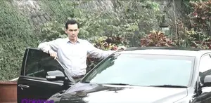 Atalarik Syah berperan sebagai sosok Kenan yang menjalani hidup dengan kepahitan, dan berbanding terbalik dengan istrinya, Tsania Marwa yang bermain peran antagonis menjadi Anne dalam serial Elif Indonesia.