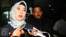  Mantan Bupati Kendal periode 2010-2015 Widya Kandi Susanti usai menjalani pemeriksaan di Gedung KPK, Jakarta, Rabu (17/2). KPK Periksa Mantan Bupati Kendal Terkait dalam kasus anggota Komisi V DPR RI Damayanti. (Liputan6.com/Helmi Afandi)