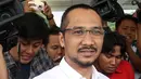 Mantan Ketua KPK, Abraham Samad usai menjenguk penyidik KPK, Novel Baswedan di Rumah Sakit Mitra Keluarga Kelapa Gading, Jakarta Utara, Selasa (11/4). Penyidik senior KPK itu menjadi korban penyiraman air keras pagi hari tadi. (Liputan6.com/Johan Tallo)