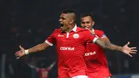 Jose Guerra, Persija Jakarta cetak gol saat melawan Persela Lamongan di Stadion Utama Gelora Bung Karno, Jakarta, Jumat (13/5/2016). (Bola.com/Nicklas Hanoatubun)
