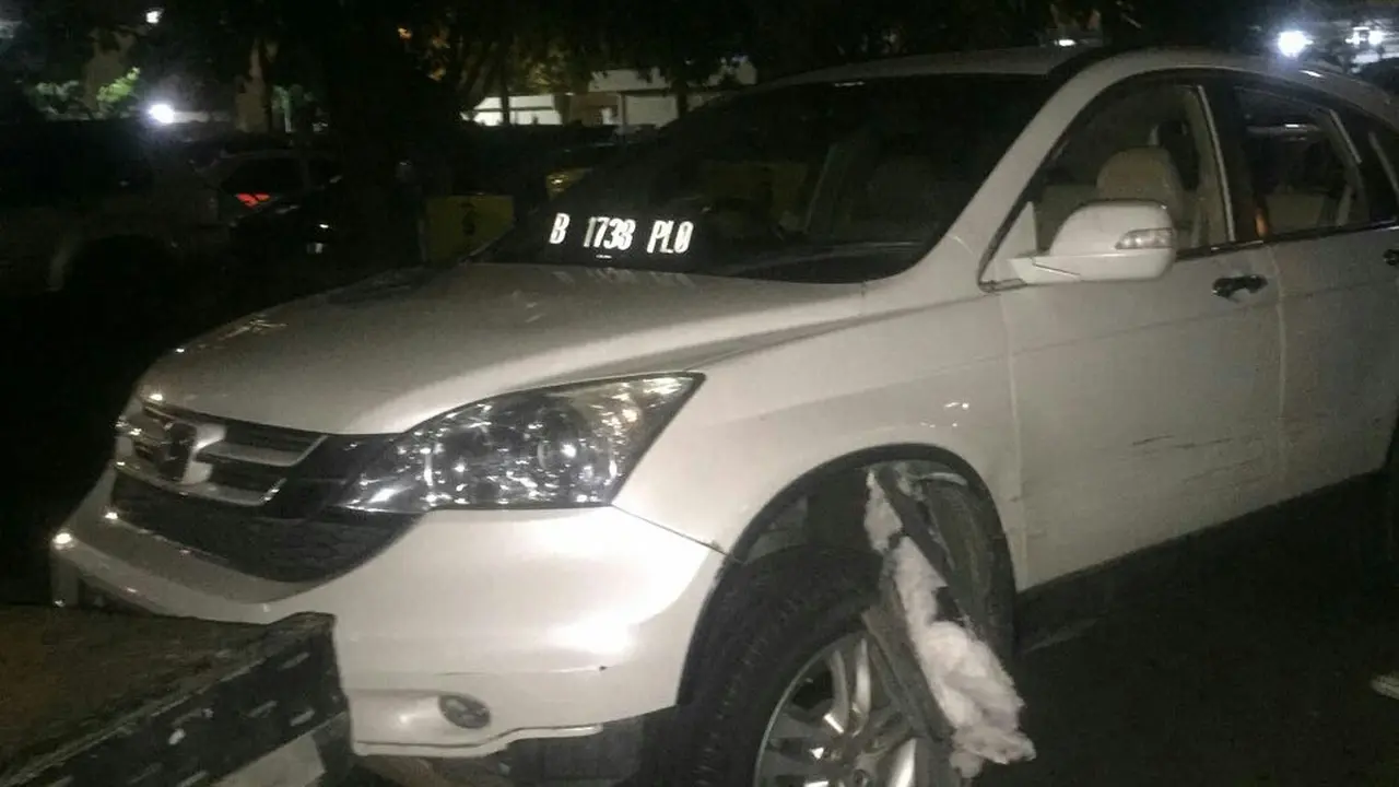 Pengemudi Mobil Honda CR-V bernopol B 1738 PLO menabrak belasan kendaraan di Jalan Sudirman.