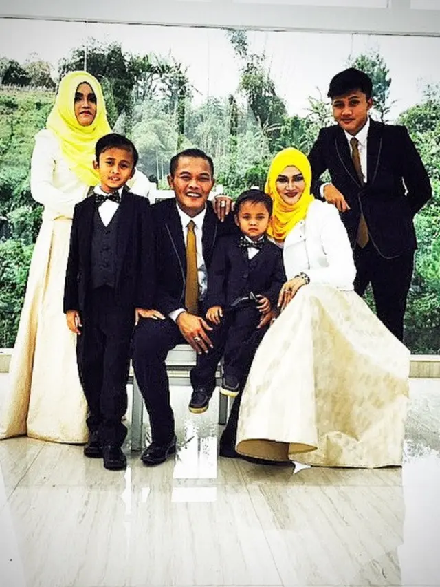 [Bintang] Dikabarkan Bercerai, Ini 8 Foto Kebersamaan Sule dan Lina