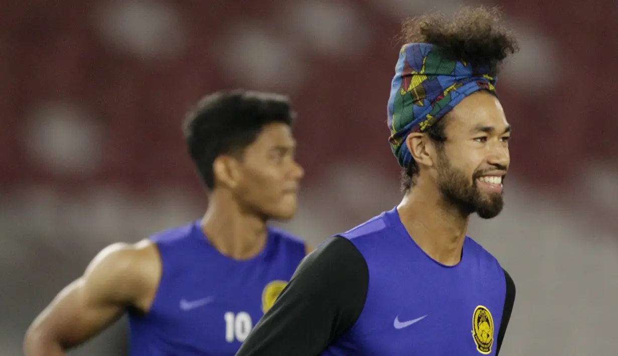 Pemain Timnas Malaysia, La'vere Corbin-Ong, saat latihan jelang laga kualifikasi Piala Dunia di SUGBK, Jakarta, Rabu (4/9). Malaysia akan berhadapan dengan Indonesia. (Bola.com/M Iqbal Ichsan)
