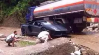 Diajak Becek-becekan, Lamborghini Seharga Rp 4,6 M Keok