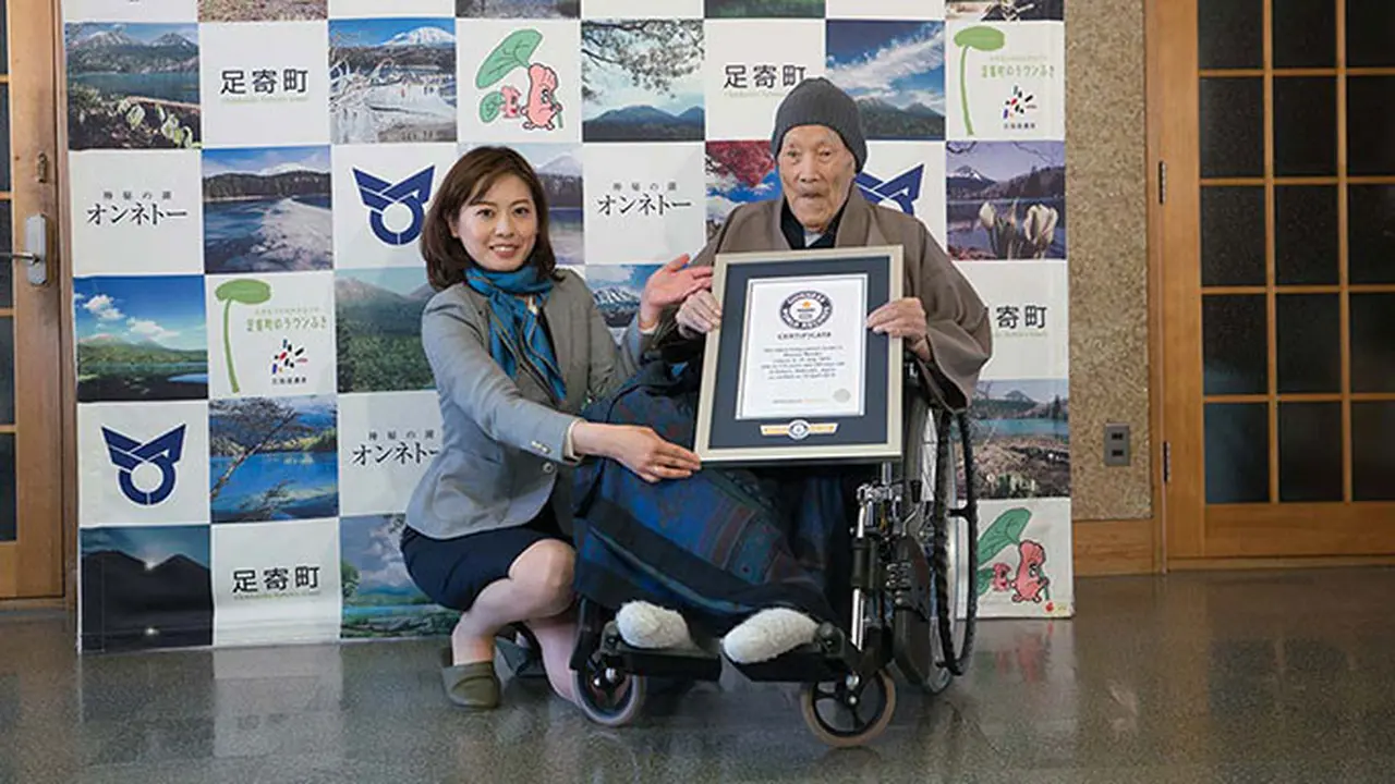 Kakek Masazo Nonaka dari Jepang, pria tertua di dunia berusia 112 tahun. (http://www.guinnessworldrecords.com)