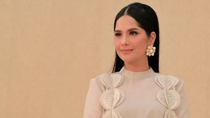 Tampilan Annisa Pohan kenakan Dress Desainer Lokal