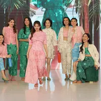 Vanesha Prescilla saat Runway di Fashion Show. [Havaianas]