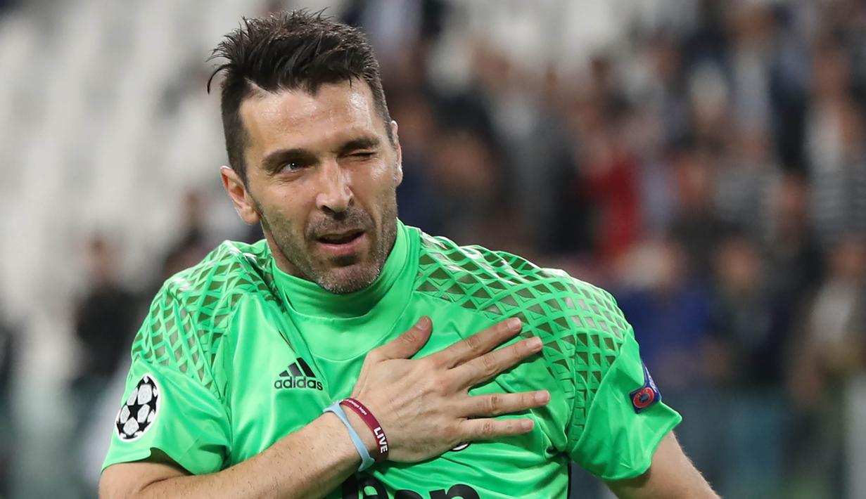 Ekspresi kiper Juventus, Gianluigi Buffon, saat melakukan selebrasi kemenangan usai timnya mengalahkan AS Monaco dalam laga semifinal Liga Champions di Stadion Juventus, Turin, Italia, Selasa (09/0/2017). Juventus menang 2-1. (AFP/Valery Hache)