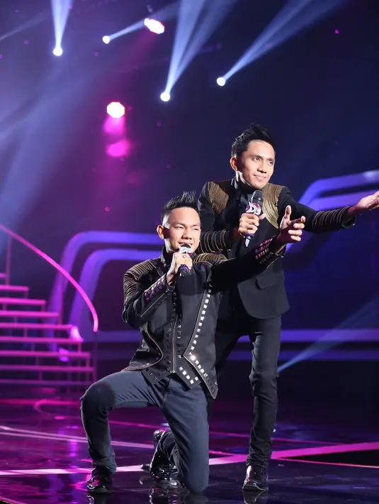 Persaingan ketat dalam ajang pencarian penyanyi dangdut D'Academy 3 yang berlangsung Rabu (10/2/2016) malam. Kontestan dari Grup 3, Tasya asal Pekanbaru harus tersenggol. (Andy Masela/Bintang.com)