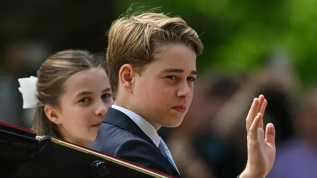 Adu Potret Hari Ayah Sedunia 2 Putra Putri Diana, William Versus Harry