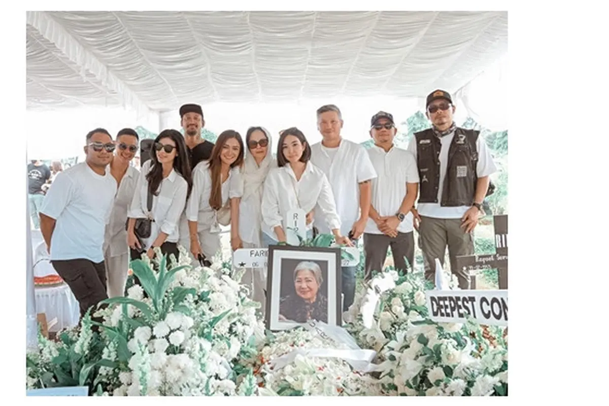 Gisel hadir di pemakaman mantan ibu mertua