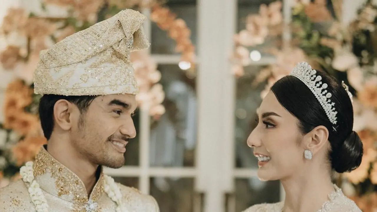 Gaya Elegan Tyas Mirasih di hari pernikahan