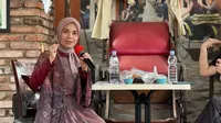 Istri Capres nomor urut 3 Ganjar Pranowo, Siti Atikoh Supriyanti bercerita tentang dirinya yang disebut ambisius karena membantu suami kampanye Pilpres 2024. (Foto: Istimewa)