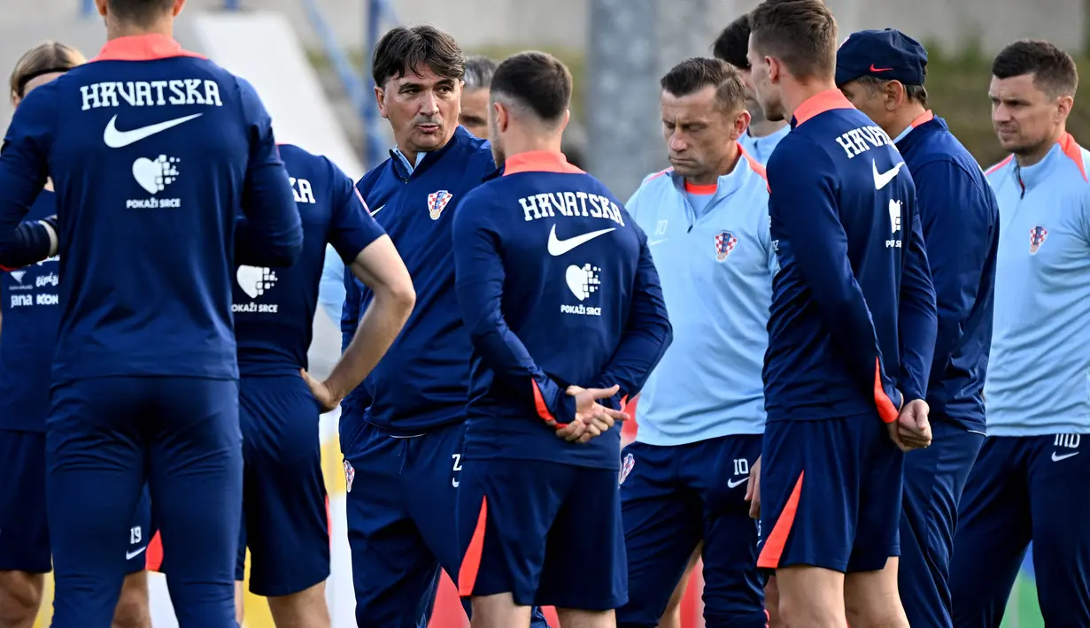 Pelatih, Zlatko Dalic masih memercayai Luka Modric sebagai kapten timnas Kroatia di Euro 2024. (GABRIEL BOUYS/AFP)