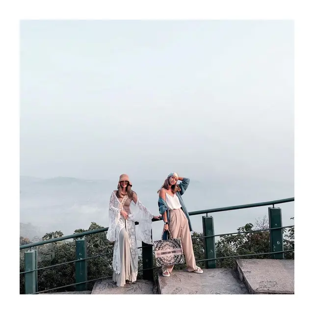 10 Momen Liburan Nia Ramadhani dan Kakak Ipar di Borobudur, Mewah Banget