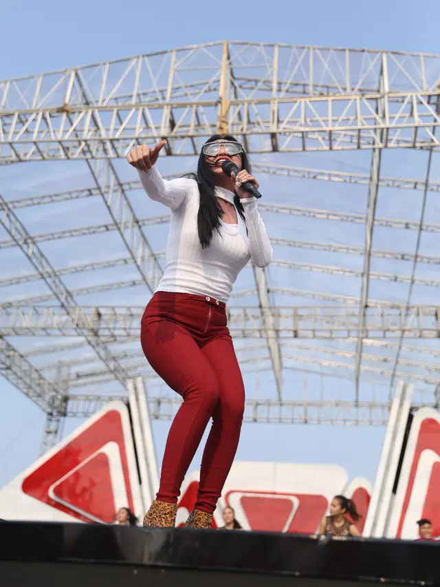 [Bintang] Dewi Perssik