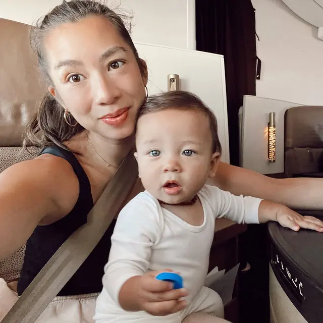 7 Potret Jennifer Bachdim dan Ketiga Anaknya Pulang Kampung ke Jerman, Seru Banget