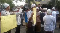 Warga Tebet mendemo Ahok saat resmikan RPTRA