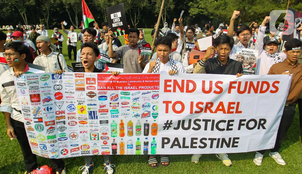 Aksi solidaritas ini diikuti ratusan civitas akademika Kampus IPB ini untuk memberikan dukungan terhadap warga Palestina. (merdeka.com/Arie Basuki)