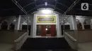 Suasana salah satu masjid di Jakarta, Jumat (24/4/2020). Pada malam hari Ramadan 1441 H, sebagian besar masjid atau mushalla di Jakarta meniadakan salat Taraweh berjamaah. Tidak terlihat lagi kekhusyukan umat muslim saat menunaikan salat Taraweh berjamaah. (Liputan6.com/Helmi Fithriansyah)