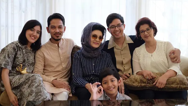 Potret terbaru Farida Pasha