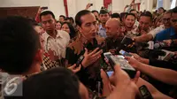 Presiden Joko Widodo memberikan keterangan pers terkait kisruh pencatutan namanya dan wapres Jusuf Kalla di Istana Negara, Jakarta, Rabu (18/11/2015). Kasus tersebut kini sudah dibawa ke Mahkamah Kehormatan Dewan (MKD). (Liputan6.com/Faizal Fanani)