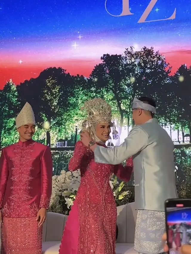 Tampilan Verrell Bramasta Jadi Among Tamu di Pernikahan Putri Zulhas dan Zumi Zola