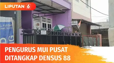 Tim Densus 88 Antiteror Polri menangkap tiga terduga teroris di wilayah Bekasi, Jawa Barat. Salah satu yang ditangkap merupakan pengurus MUI pusat.