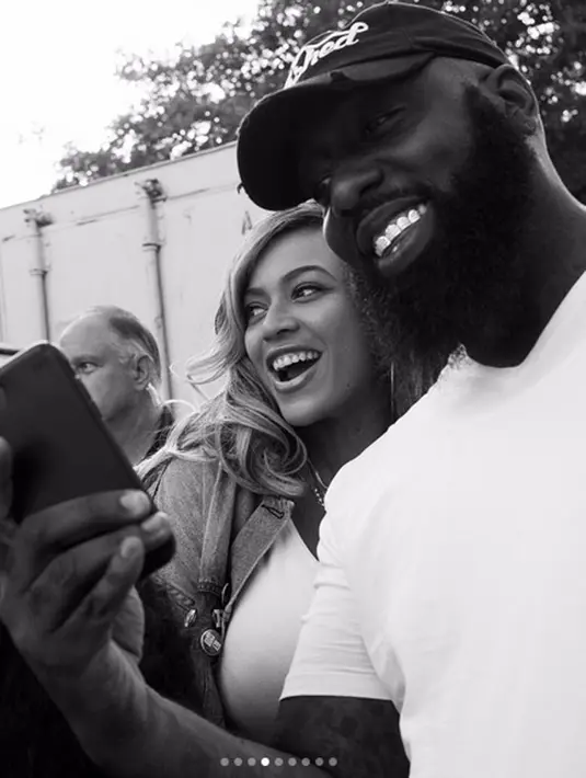 Selain itu, dalam sambutannya Beyonce mengatakan bahwa saat itu ia pulang kampung. Diakuinya, Huston adalah rumahnya dan gereja tersebut pernah didatanginya dan ia bernyanyi di sana saat berusia 10 tahun. (Instagram/Beyonce)