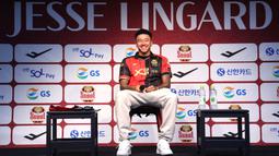 Jesse Lingard mendapatkan gaji sebesar Rp345 juta per minggu di klub Korea Selatan, FC Seoul. (AFP/Yonhap)