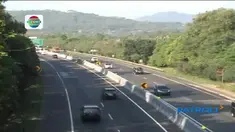 Diduga sopir mengantuk, sebuah truk menabrak truk yang ada di depannya.