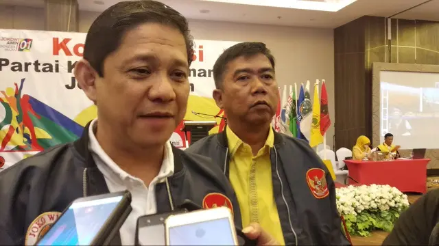 Juru BIcara TKD Jawa Barat MQ Iswara memberikan keterangan pers di depan media di Garut