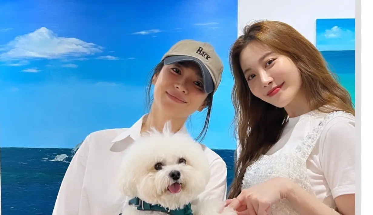 Song Hye Kyo dan Yura Girl's Day. (Foto: Instagram/ kyo1122 via Soompi)