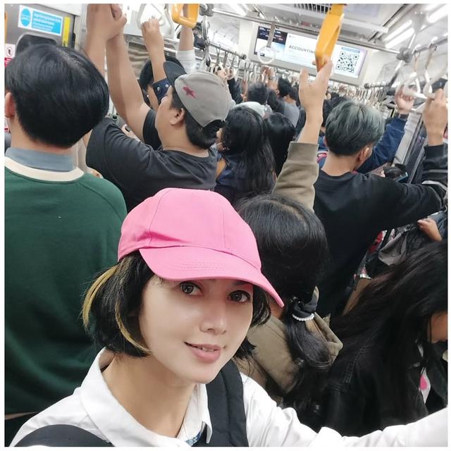 Jarang Tersorot, Ini 6 Potret Terbaru Dewi Lastmi AFI yang Dinikahi Pria Jepang