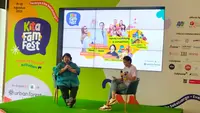 Oma Lanny (kiri) yang merupakan seorang founder dan praktisi hypnobirthing di Indonesia selalu menekankan pentingnya kontrol emosi pada anak-anak. (dok. Liputan6.com/Farel Gerald)