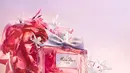 Parfum Miss Dior yang baru ini begitu spesial. Formulanya merupakan komposisi di mana aroma bunga dan kayu bergema satu sama lain dan memainkan harmoni penciuman abstrak dari chypre fragrances. Miss Dior adalah inkarnasi dari racikan legendarisnya yang hadir pada tahun 1947. [ Foto: dok Dior ]