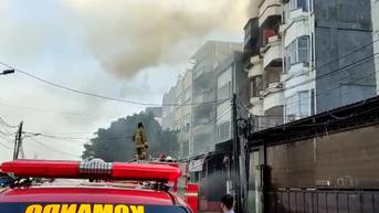 Kebakaran Ruko di Roxy Mas Jakpus, Satu Orang Terluka Setelah Sempat Terjebak