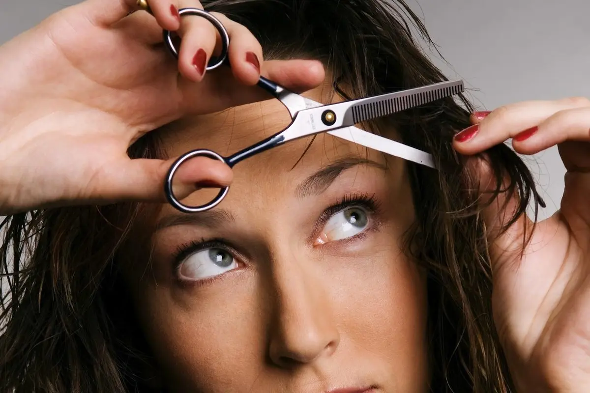 Cutting bangs