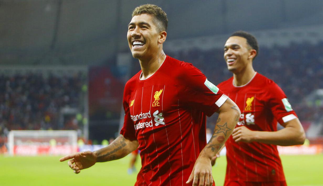 Striker Liverpool, Roberto Firmino, melakukan selebrasi usai membobol gawang Monterrey pada laga semifinal Piala Dunia Antarklub 2019 di Khalifa International Stadium, Qatar, Kamis, (19/12). Liverpool menang 2-1 atas Monterrey. (AP/Hussein Sayed)