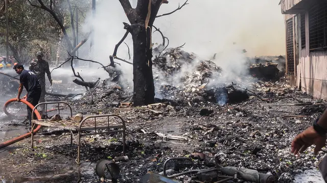 Potret Kondisi Lokasi Jatuhnya Pesawat Air India