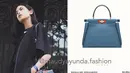 Dalam sebuah kesempatan Maudy Ayunda terlihat mengenakan tas merek Fendi. Tas warna biru ini berharga Rp 51 juta. (Foto: instagram.com/maudyayunda.fashion)