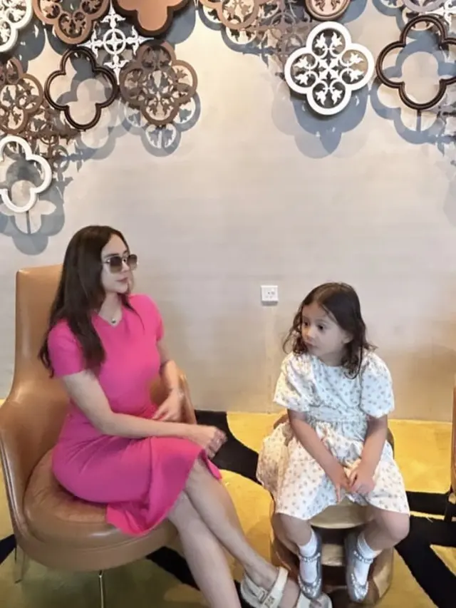 Tampilan Aura Kasih Hangout Bareng Sang Putri (Instagram/aurakasih)
